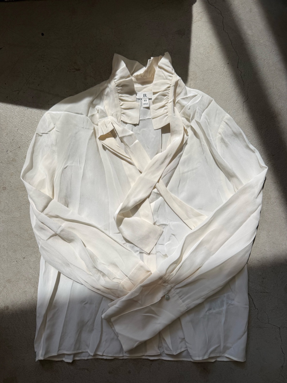 Banana Republic Cream Ruffle Tie-Neck Button Down Blouse